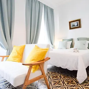 https://letmalaga-soho-apartment.hotelsinnerja.org